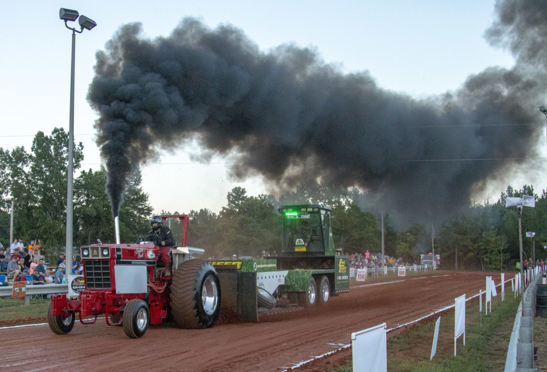 TractorPull06.JPG